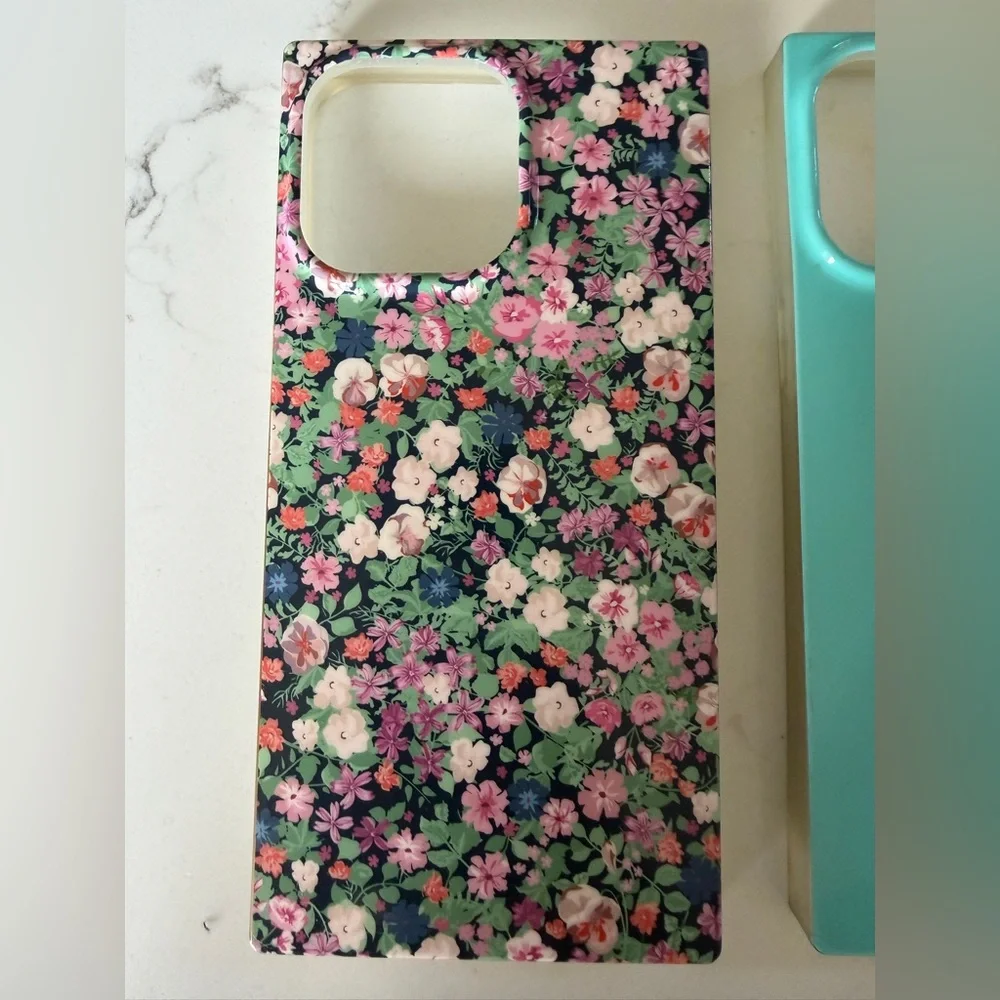 Set of 2 Square iPhone 15 Pro Max cases from Flaunt